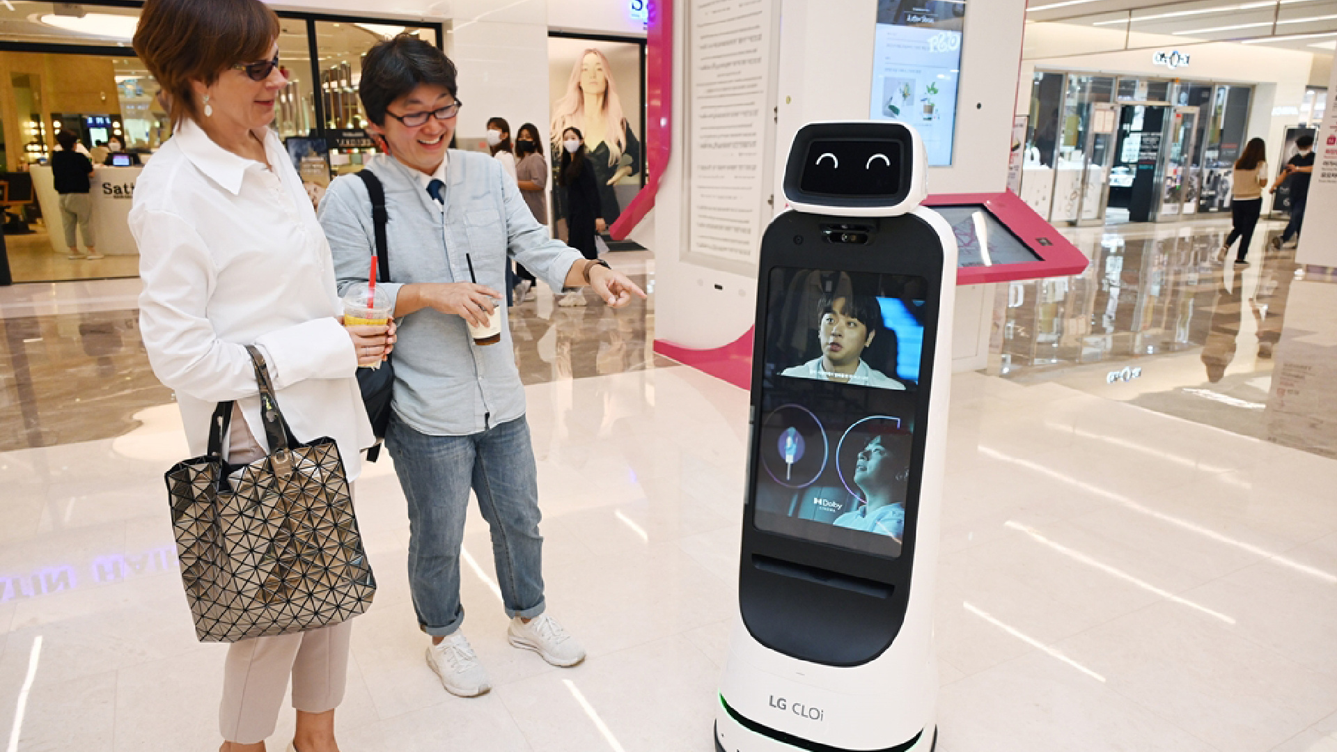 LG Cloi Guidebot Retail-01