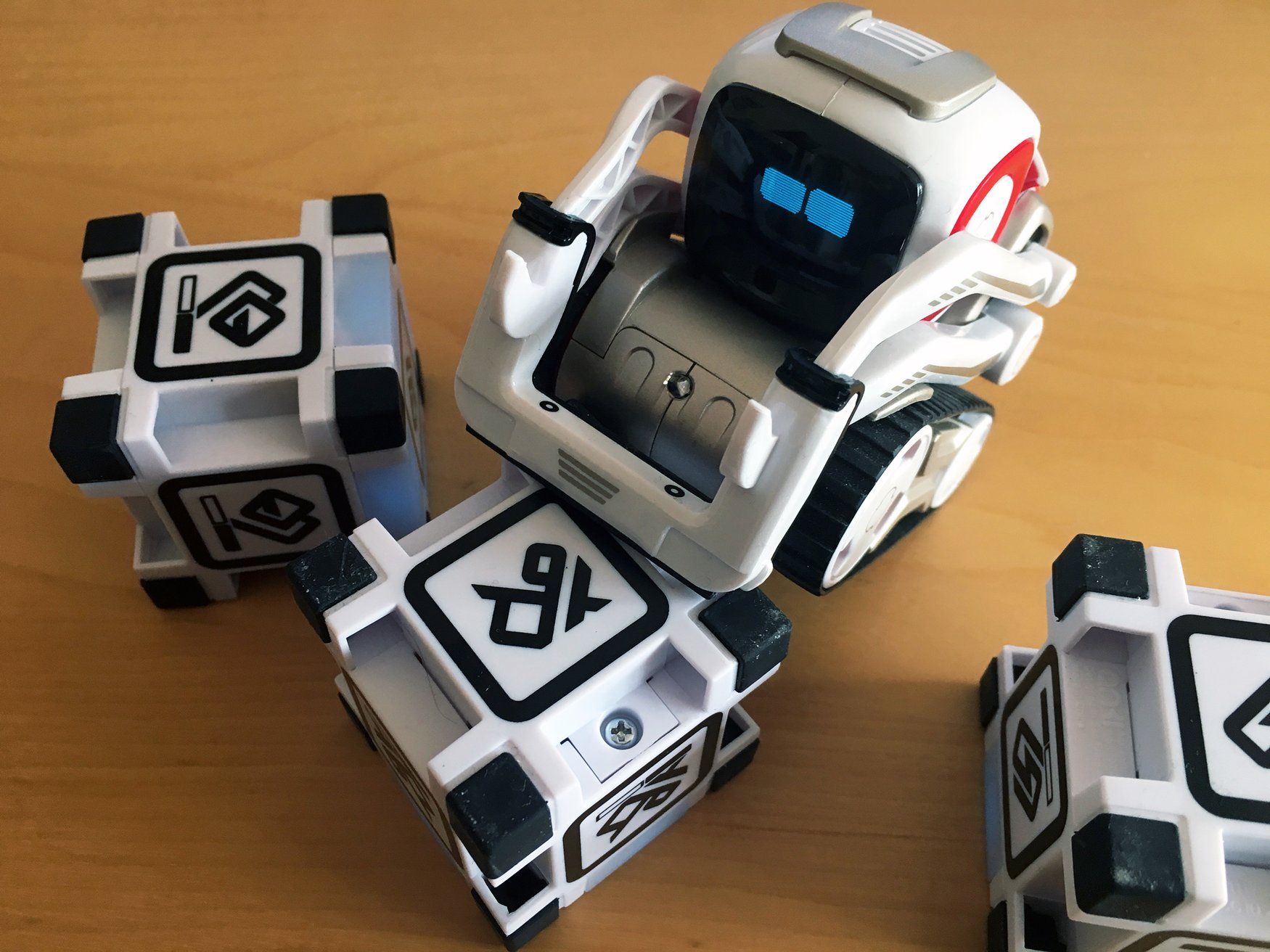 Робот игрушка cozmo