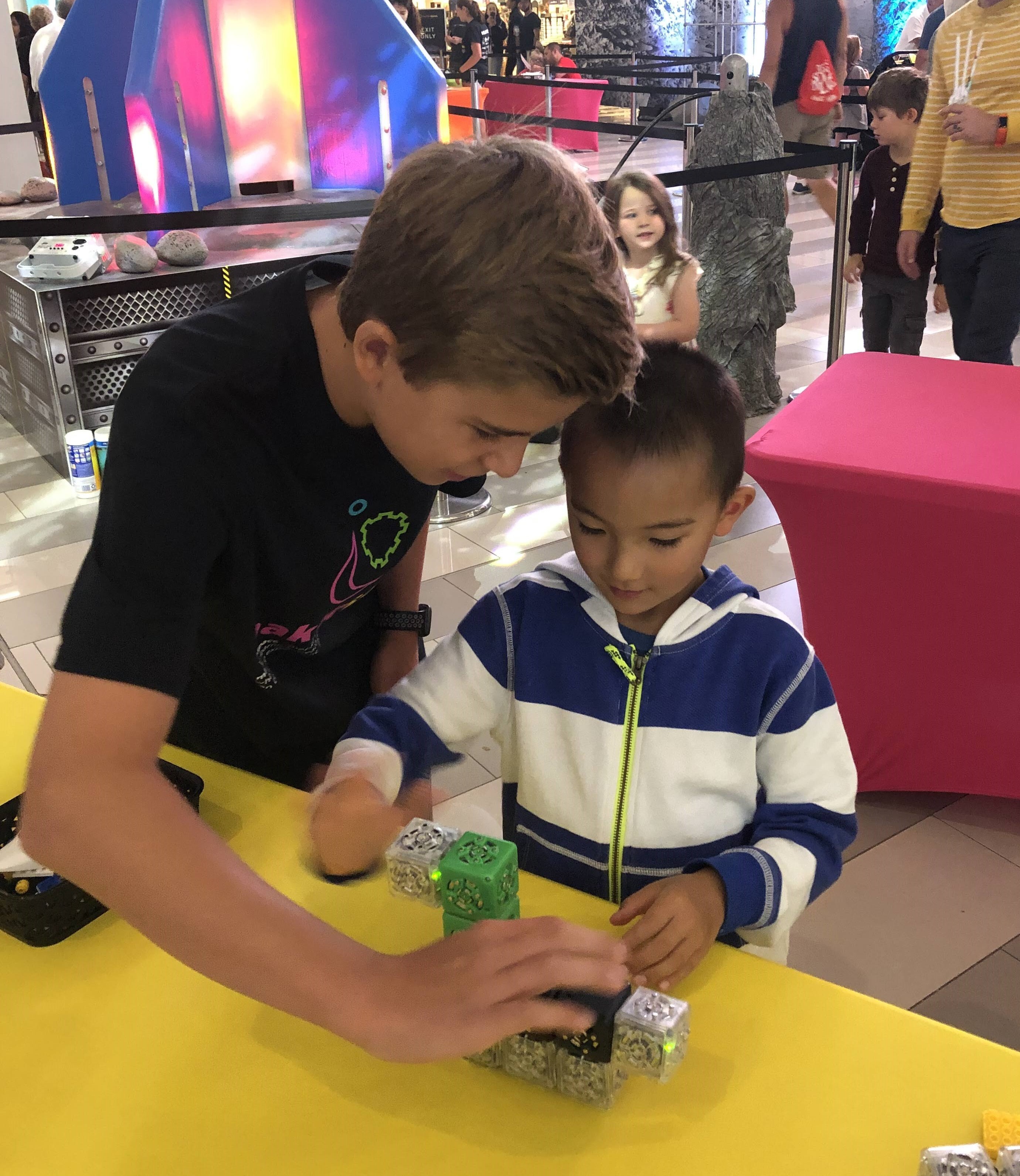 Teaching STEM with Robotics Tools that Grow with Kids – Blog